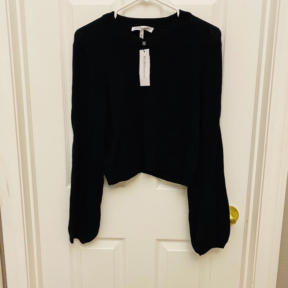 BCBGeneration Bell Sleeve Sweater New NWT Large - Picture 3 of 3